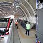 Suasan stasiun LRT TMII, Jakarta, Rabu (11/11/2020). Tes dilakukan mulai dari uji kelayakan hingga kebisingan. Ditargetkan LRT Jabodebek beroperasi pertengahan 2022. (Liputan6.com/Faizal Fanani)