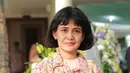 Tika Bisono, psikolog Indonesia yang mendatangi rumah duka tunjukan simpati atas meninggalnya pengacara senior Adnan Buyung Nasution. (Galih W. Satria/Bintang.com)