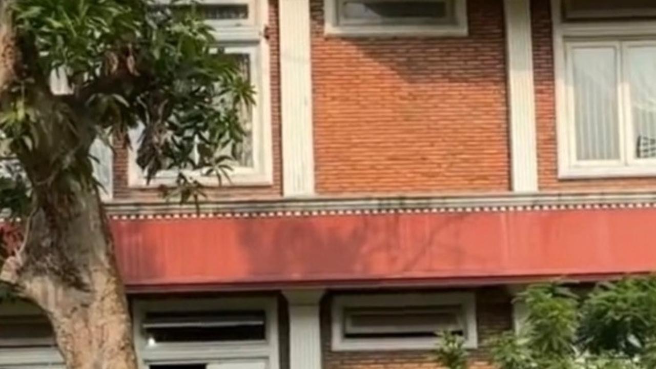 Rumah Merah Lokasi Syuting Genta Buana Sudah 20 Tahun Tak Terurus, Ini Potret Terbarunya yang Bikin Miris