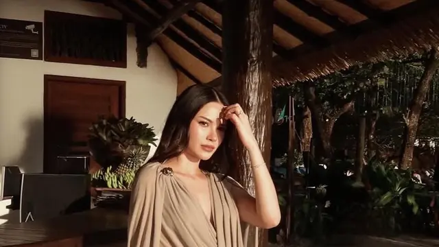 Alyssa Daguise saat di Krabi, Thailand pakai mini dress. [@alyssadaguise]