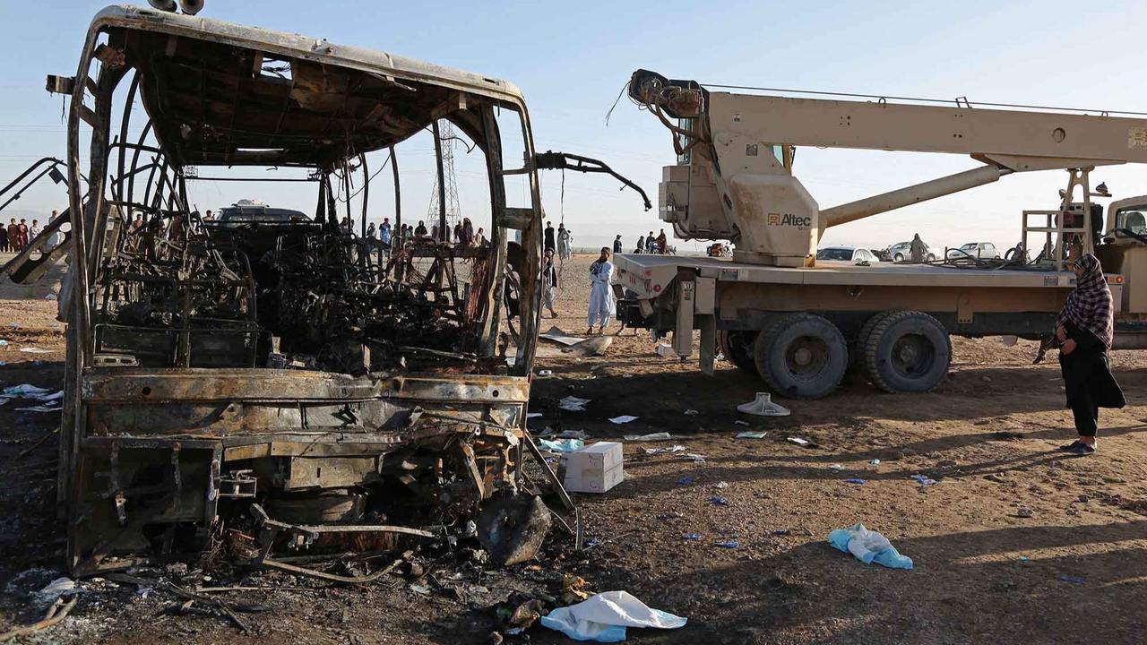 FOTO: Tragedi Maut di Herat,  79 Migran Afghanistan Tewas dalam Kecelakaan Bus