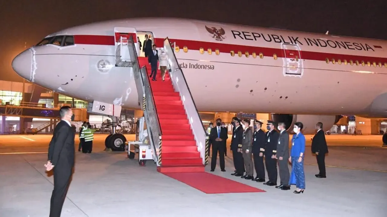 residen Joko Widodo (Jokowi) dan Ibu Negara, Iriana Joko Widodo kembali ke tanah Air usai melakukan kunjungan kerja ke sejumlah negara di kawasan Asia Timur,