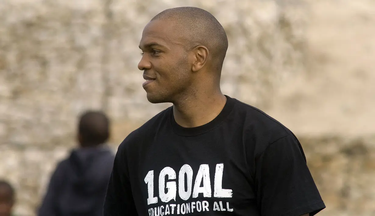 Quinton Fortune. Gelandang Afsel yang kini berusia 44 tahun dan pensiun bersama Doncaster Februari 2010 ini terlebih dahulu berseragam Atletico Madrid selama 5 musim, 1995/1996 hingga 1998/1999. Ia hanya tampil dalam 10 laga di semua ajang. (AFP/Rodger Bosch)
