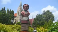 Monumen Chairil Anwar di Jalan Basuki Rahmat Kota Malang tak banyak diketahui warga. (Zainul Arifin/Liputan6.com)