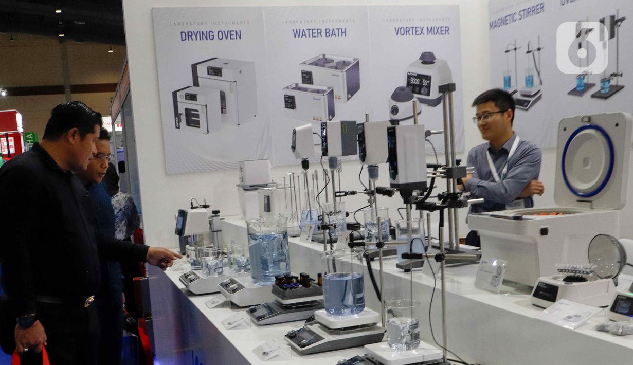 Sejumlah peserta pameran yang sudah mulai menerapkan produk keberlanjutan dengan menampilkan produk-produk inovasi dan teknologi yang masuk ke dalam kategori sustainable product. (Liputan6.com/Herman Zakharia)