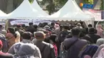 Warga Cimahi, Jawa Barat, serbu jasa penukaran uang yang disediakan Bank Indonesia di Taman Alun-alun Kota Cimahi.