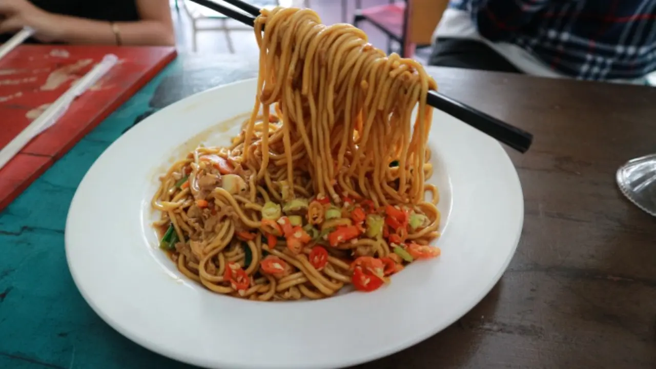 [Bintang] Sudah Pernah Coba Sensasi Makan Mi yang Bisa Terbang Belum?