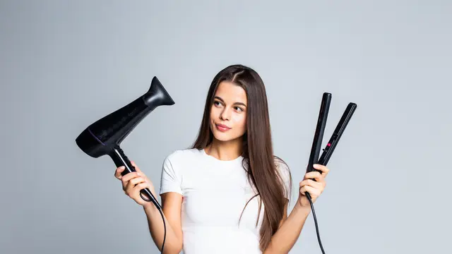 Menggunakan Alat Penata Rambut secara Rutin Menyebabkan Rambut Rontok