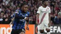 Penyerang Atalanta, Ademola Lookman, merayakan golnya ke gawang Bayer Leverkusen pada final Europa League 2023/2024 di&nbsp;Aviva Stadium, Dublin,&nbsp;Irlandia,&nbsp;Kamis (23/5/2024) dini hari WIB.&nbsp;(AP Photo/Kirsty Wigglesworth)