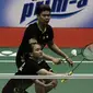 Ganda Campuran Indonesia, Praveen Jordan/Melati Daeva Oktavianti, saat menghadapi pasangan Taiwan Lee Yang/Yang Ching Tun pada laga Indonesia Masters 2020 di Istora, Jakarta, Kamis (16/1). Praveen/Melati menang 20-22, 21-12 dan 21-12. (Bola.com/Yoppy Renato)