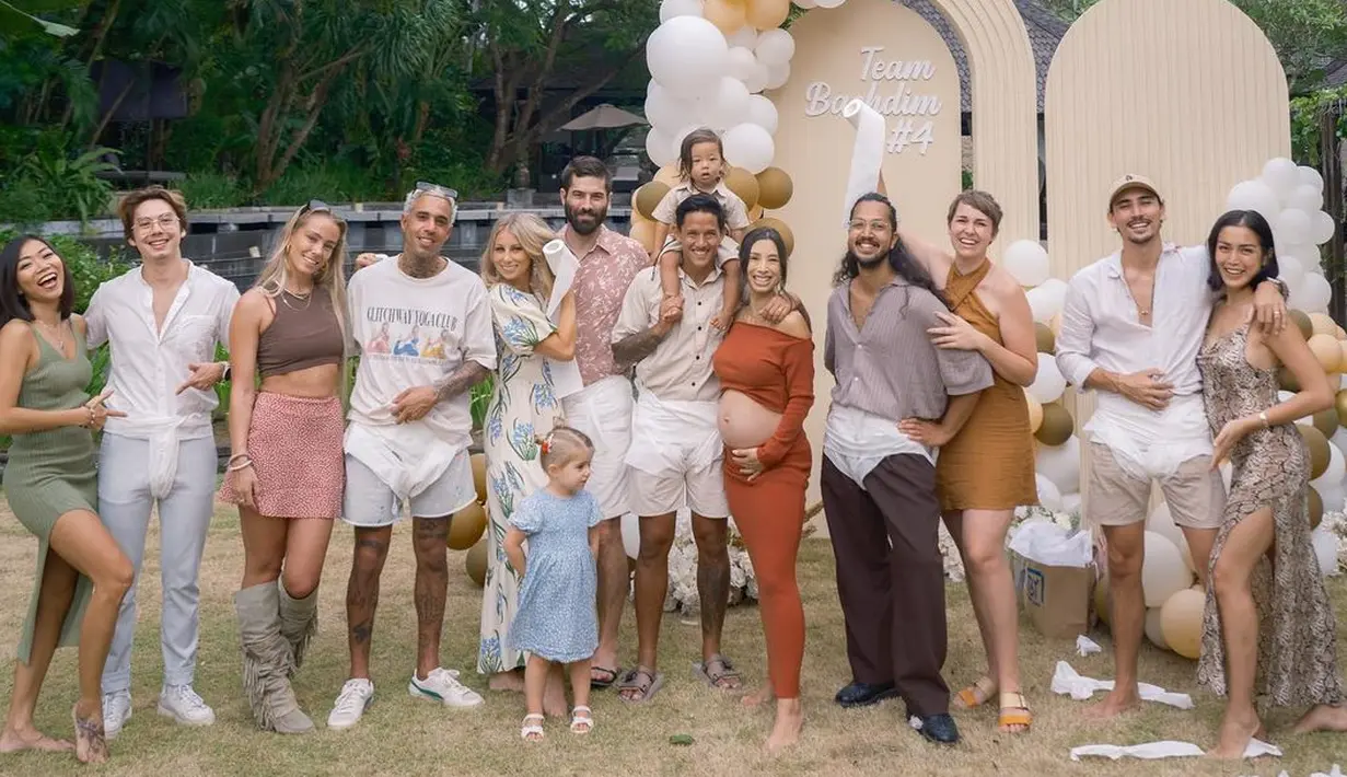 [Instagram/jenniferbachdim]