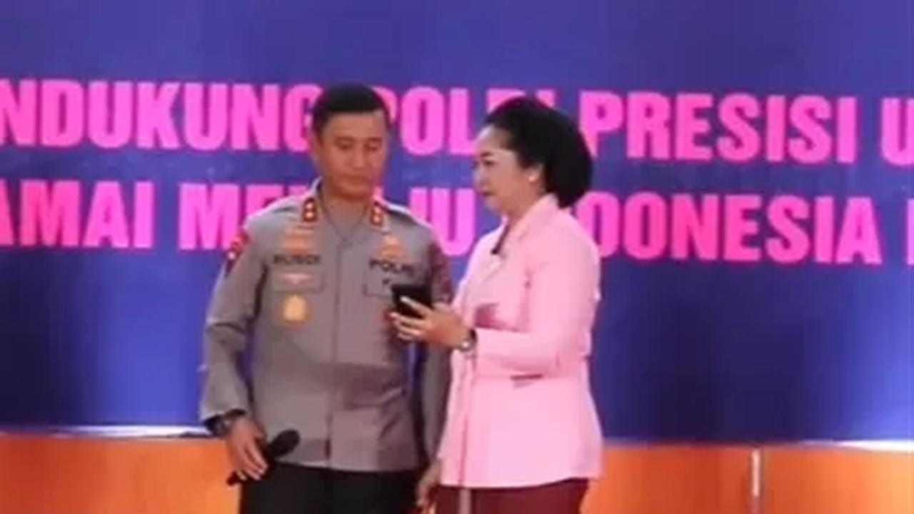 Menurut Rusdi, kesuksesannya saat ini dalam karir ialah berkat peran istri tercintanya.