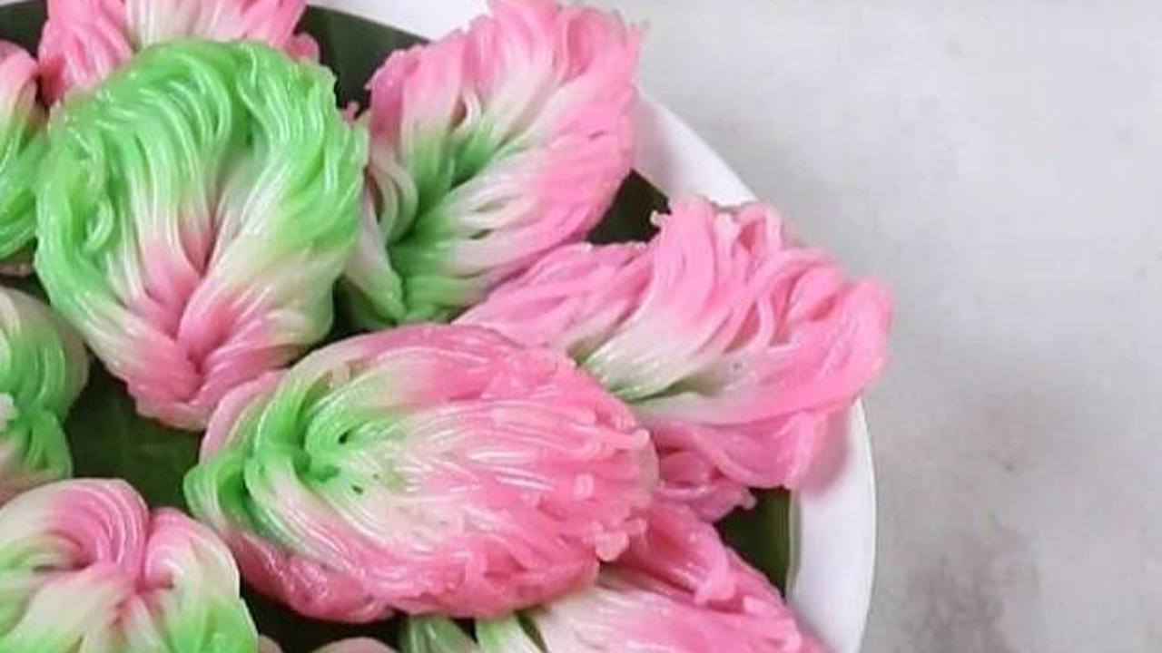 Mencicipi Kue Petulo Kembang Khas Jawa Timur, Bentuknya Mirip Mi Warna–Warni