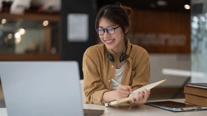 wanita november kemajuan hidup