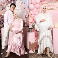 Pasangan Syahrini dan Reino Barack tengah berbahagia. Mereka menyambut anak pertamanya yang lahir tepat di hari ulang tahun Syahrini. [@princessyahrini].