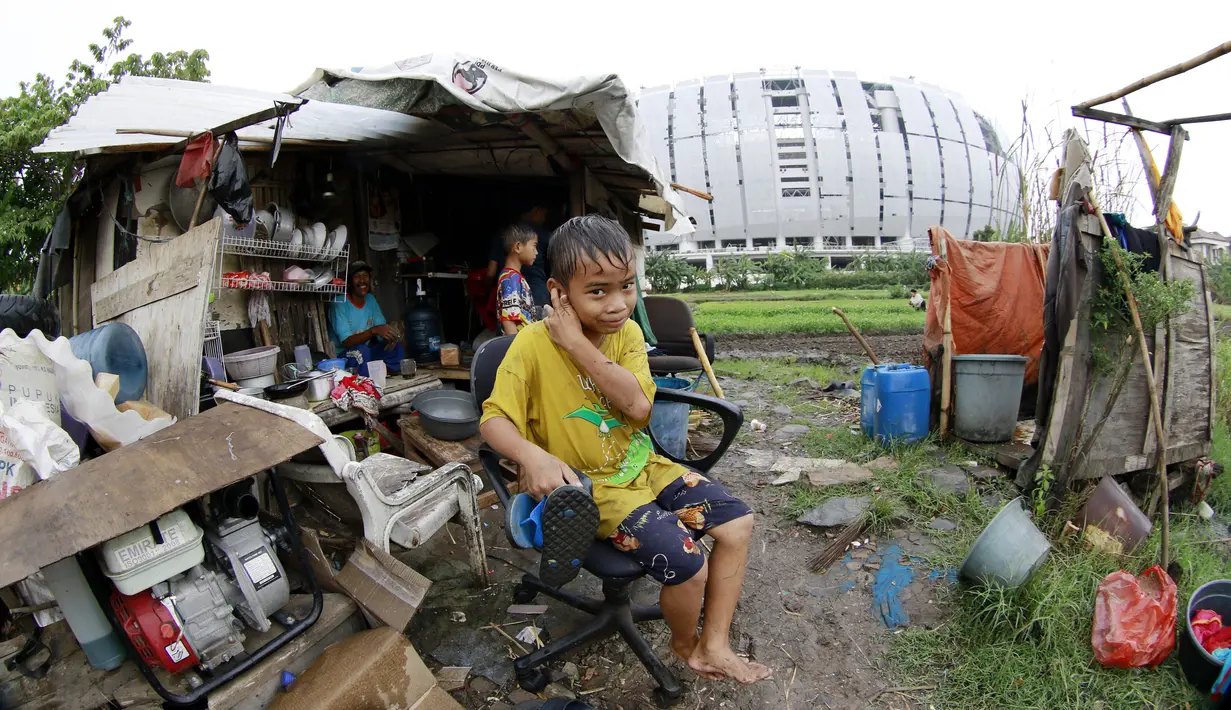 Para petani yang bersal dari Indramayu tersebut membawa keluarga termasuk Istri dan anak untuk hidup di ibu kota. (Bola.com/M iqbal Ichsan)