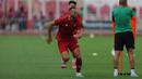 Ilija Spasojevic tampak serius mengikuti menu latihan yang diberikan tim pelatih Timnas Indonesia jelang Piala AFF 2022 di Stadion Gelora Bung Karno, Selasa (20/12/2022). (Bola.com/Abdul Aziz)