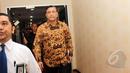 Kepala Staf Kepresidenan, Luhut Binsar Pandjaitan saat tiba di ruang kerja Ketua DPR RI, Jakarta, Kamis (2/4/2015). Kedatangan Luhut dalam rangka berkordinasi terkait pelaksanaan dan peringatan KAA ke-60 di Bandung. (Liputan6.com/Helmi Afandi)