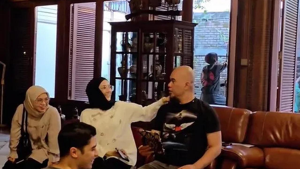 7 Potret Al Ghazali Latihan Siraman dengan Ahmad Dhani, Ekspresi Wajahnya Jadi Sorotan
