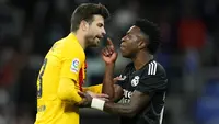 Tensi panas memasuki pekan-pekan akhir di kompetisi Eropa mulai menyeruak, seperti di Liga Italia dan Liga Spanyol. Kericuhan sempat terjadi di tiga laga yang dipicu panasnya rivalitas hingga aksi tak terpuji sebagian suporter dengan perlakuan rasisme. (AP/Manu Fernandez)