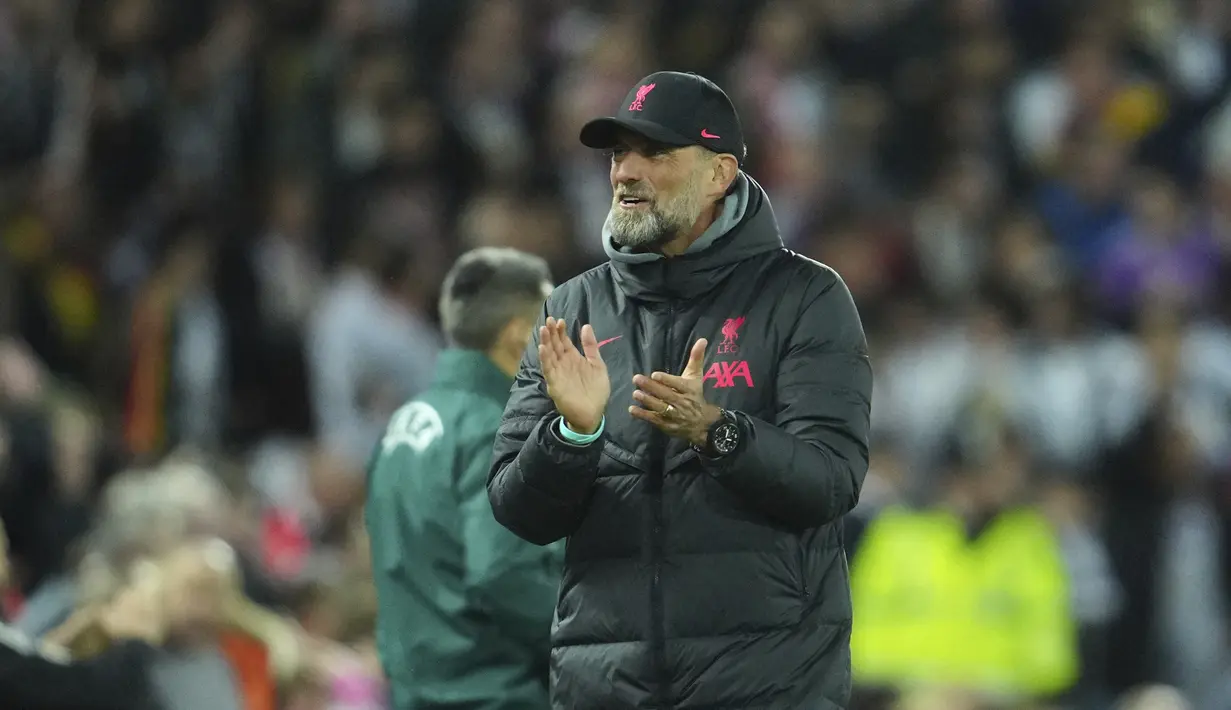 <p>pertandingan leg pertamababak 16 besar Liga Champions di stadion Anfield di Liverpool, Inggris, Rabu (22/2/2023). Kekalahan ini membuat Juergen Klopp selaku manajer ragu soal peluang timnya melaju ke perempatfinal dan harus melawat ke Santiago Bernabeu 16 Maret dan menang dengan selisih empat gol untuk bisa lolos. (AP Photo/Jon Super)</p>
