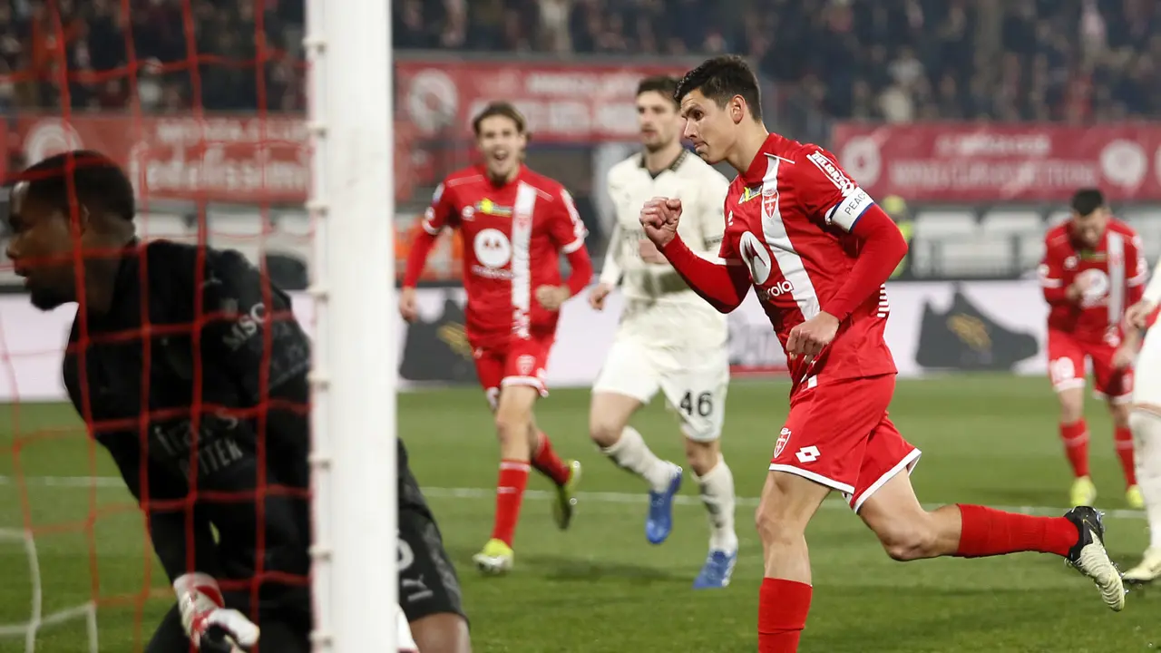 Foto: Gol Cantik Christian Pulisic Gagal Selamatkan Rossoneri, AC Milan Dipaksa Bertekuk Lutut oleh Monza di Liga Italia