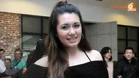 Ramadan Sendirian, Amanda Gonzales Makan Ikan Kalengan