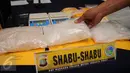 Barang bukti sabu yang disita jajaran Satuan Narkoba Polres Metro Jakarta Pusat dari dua tersangka saat rilis kasus narkoba, Kamis (29/12). Sebagian sabu yang diamankan itu sudah terbungkus dalam kotak susu 300 mg. (Liputan6.com/Gempur M Surya)