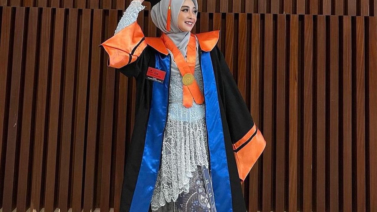 Meskipun jarang muncul di layar kaca, Ega dan Rafly tetap aktif di media sosial.