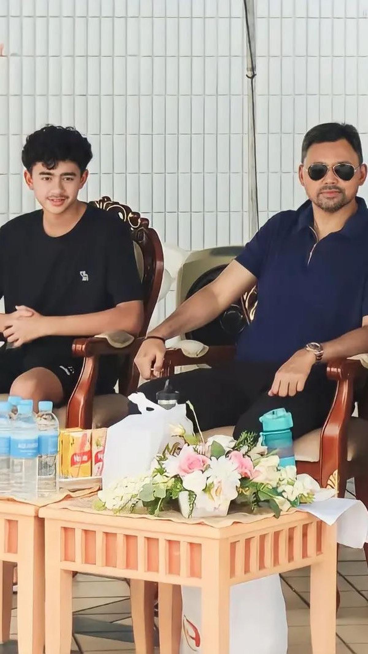 Pangeran Abdul Muntaqim memiliki dua orang adik perempuan dan satu adik laki-laki. Adik pertamanya bernama Muneerah Madhul Bolkiah, adik keduanya Muhammad Aiman dan yang bungsu bernama Faathimah Az-Zahraa Raihaanul Bolkiah.&nbsp;