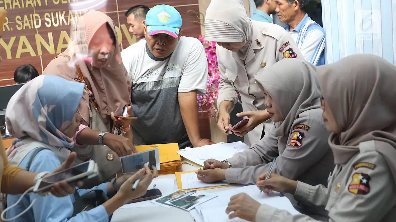 Keluarga Korban  Pesawat Lion Air Datangi RS Polri