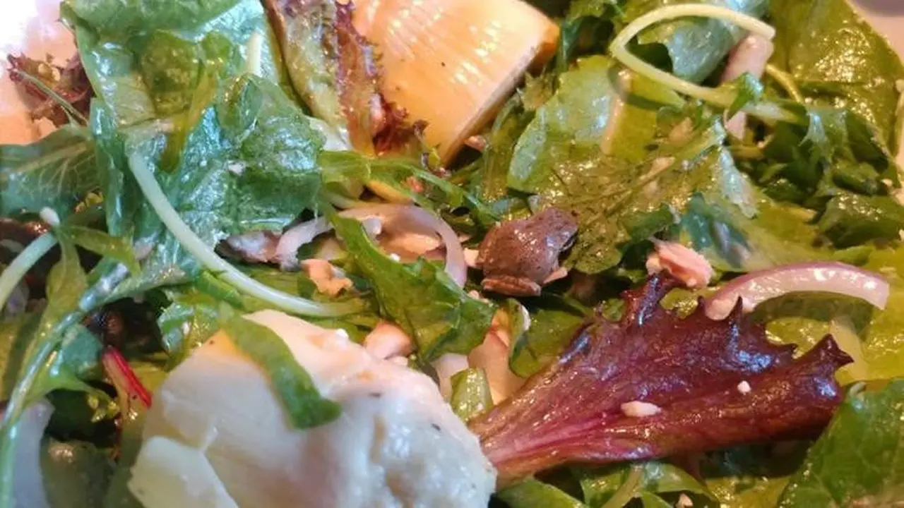 Kodok dalam salad