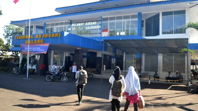 Kejar Bus Tak Layak Jalan di Terminal Arjosari Malang