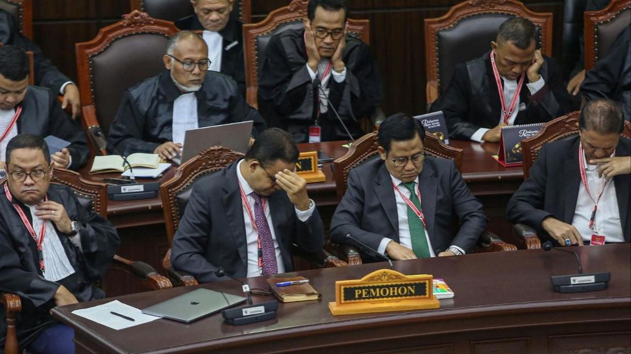 Anies tidak mengungkapkan isi pertemuan dengan Ketua Umum Partai NasDem, Surya Paloh sekitar dua jam sejak pukul 17.45 hingga 19.00 WIB.<br>