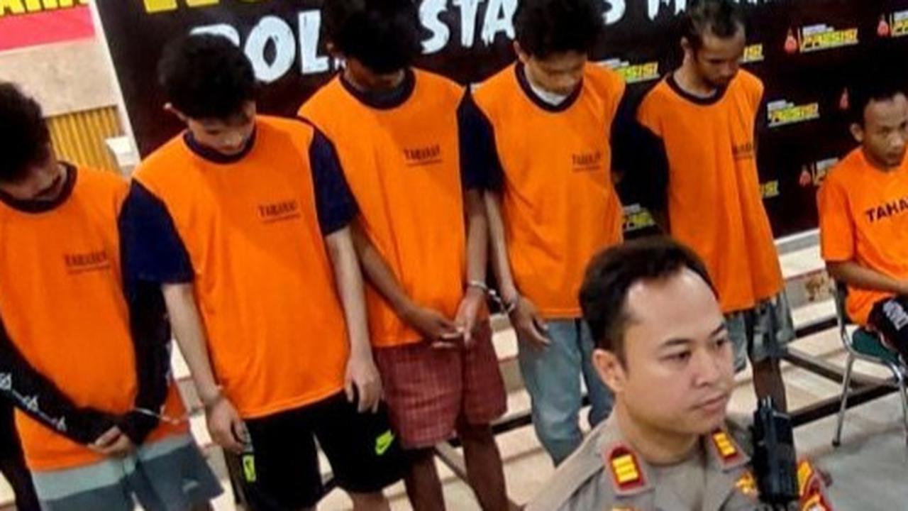 VIDEO: Detik-Detik Preman Diratakan Polisi & TNI, Ditemukan Buku Catatan Pungli PKL