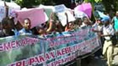 Ratusan masyarakat Suku Arfak menuntut Bupati Manokwari Dominggus Mandacan segera merealisasikan pemekaran dua kabupaten baru di Manokwari. 