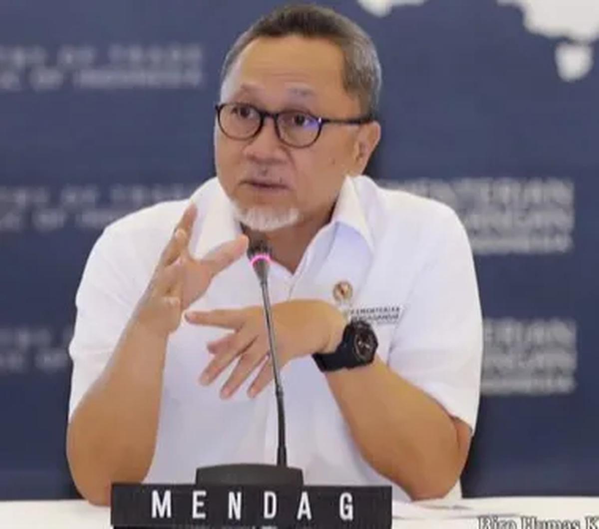 "Tiktok itu socio commerce. Keuangan, perdagangan, dan social media jadi satu. Kalau tidak diatur, kolaps kita tiga bulan saja," kata Mendag Zulkifli saat rapat di DPR dikutip di Jakarta, Rabu (6/9).