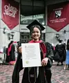 Mutiara Baswedan tampil kembar di hari wisuda S2 bersama anak (@aniesbaswedan)