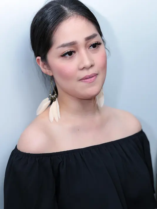 Ia mengatakan bahwa saat ini dirinya hanya mengalami pertambahan berat badan dan tampak gemuk seperti tengah mengandung seorang bayi di perutnya. (Deki Prayoga/Bintang.com)