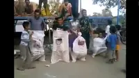 Lomba Balap Karung Ini Unik dan Lucu untuk Tujuh Belasan