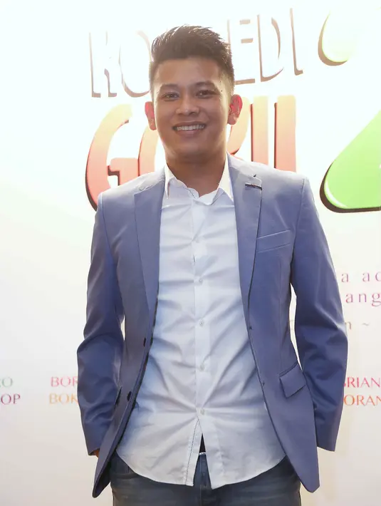 Antusias masyarakat itu, lantaran banyak yang penasaran dengan kisah muda BJ Habibie mantan orang nomor satu di Indonesia tersebut. (Nurwahyunan/Bintang.com)