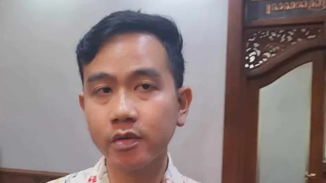 Namun Gibran belum memastikan apakah akan menerima tawaran Arsjad untuk bergabung dengan tim pemenangan Ganjar.<br>