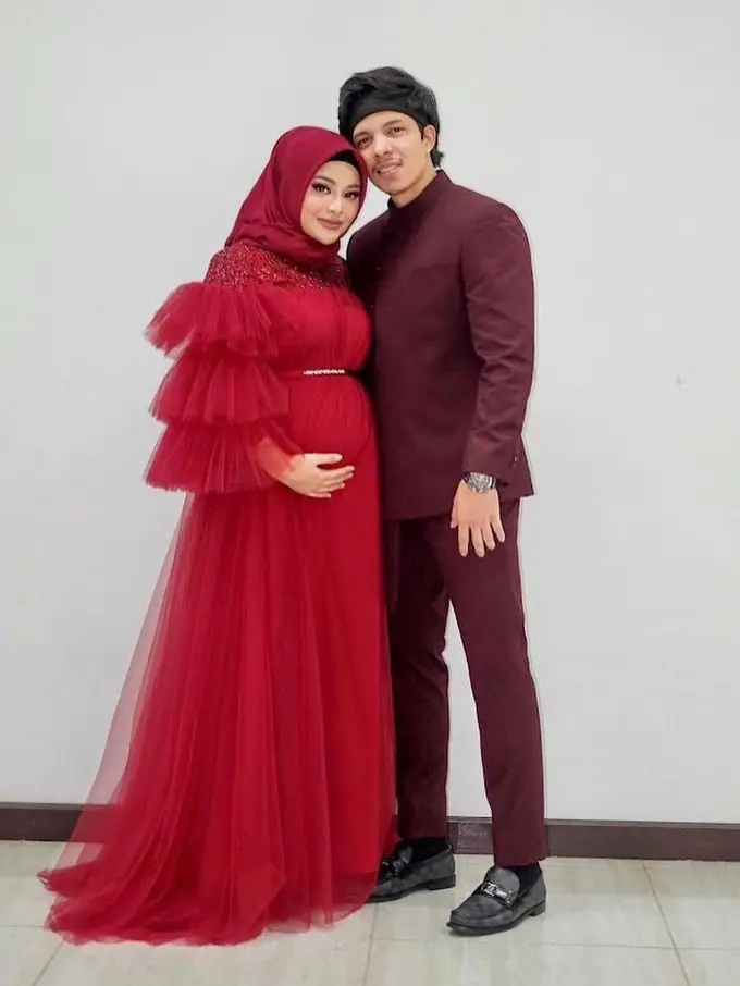 6 Gaya Aurel Hermansyah Pamer Baby Bump yang Kini Makin Kelihatan