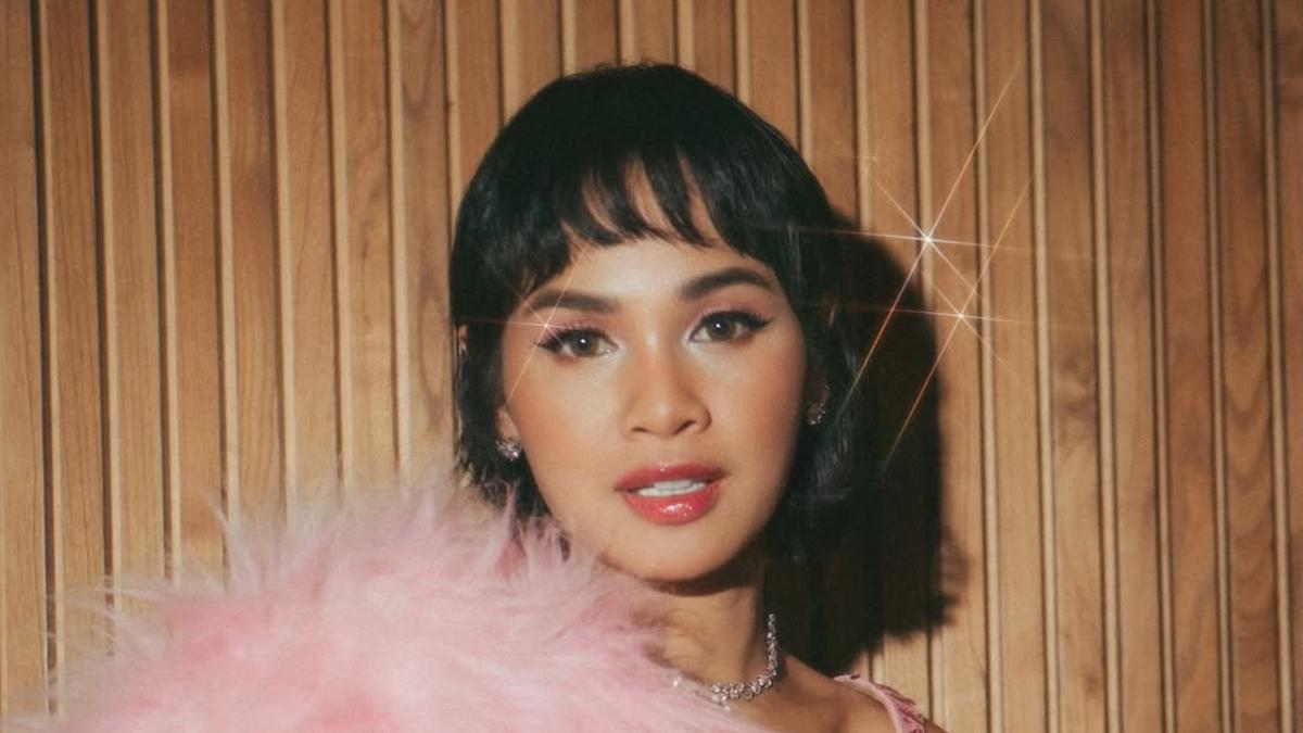 Andien Tutup 2025 dengan Bixie Cut yang Lengkapi Tampilan Pink Glam di Malam Tahun Baru