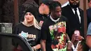 Kylie Jenner melahirkan Stormi setelah 11 bulan berkencan dengan Travis Scott. (BET.com)