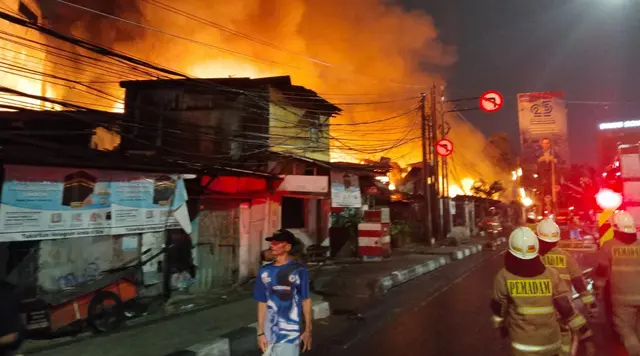 Kebakaran Rumah di Kebayoran Lama, 128 Personel Dikerahkan