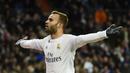 Striker Real Madrid, Jese Rodriguez, melakukan selebrasi usai mencetak gol ke gawang Sevilla pada laga La Liga di Stadion Santiago Bernabeu, Minggu (20/3/2016). Jese resmi meninggalkan PSG dan bergabung ke Stoke City. (AFP/Pierre-Philippe Marcou)
