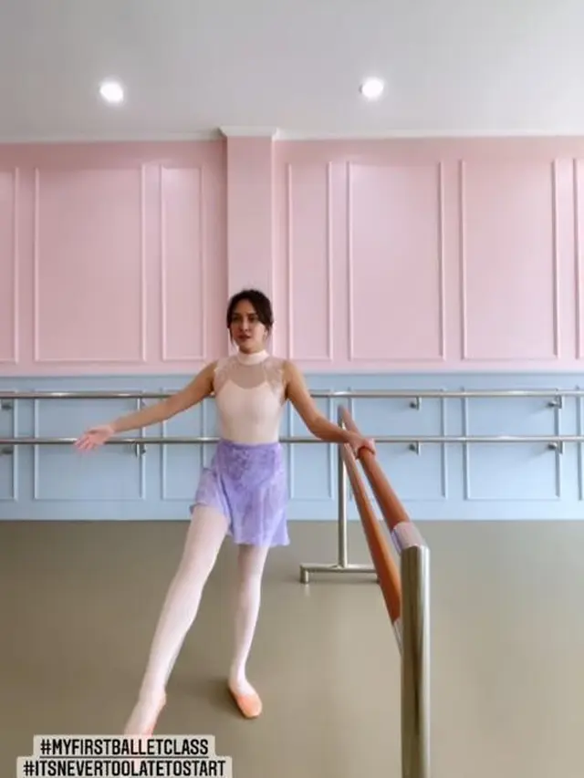 6 Momen Shandy Aulia Belajar Balet, Gayanya Bak Seorang Balerina