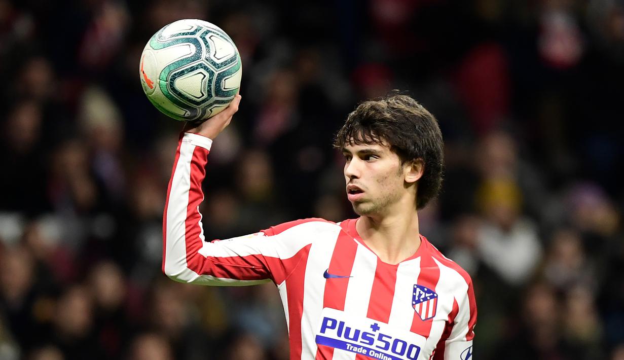 Performa terbaik Joao Felix sejauh ini terjadi pada musim 2018/2019 saat berseragam Benfica. Pemain berusia 20 tahun ini mampu mencetak 20 gol dan 11 assist untuk Benfica di berbagai ajang. (AFP/Cristina Quicler)