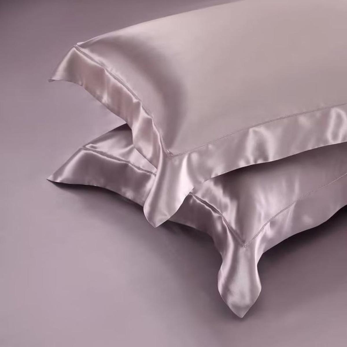 Kenali Manfaat Tidur dengan Seprai Sutra untuk Kesehatan Kulit dan Tidur Nyenyak